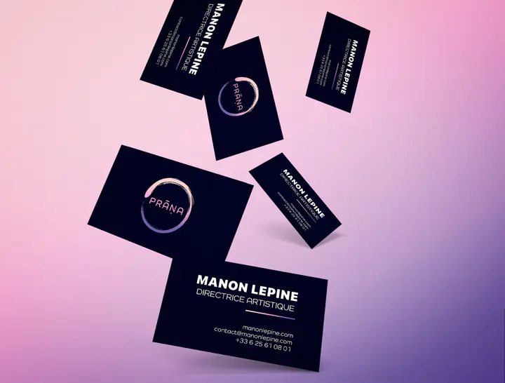 Les cartes de visite de Prana, au nom de Manon Lépine, directrice artistique