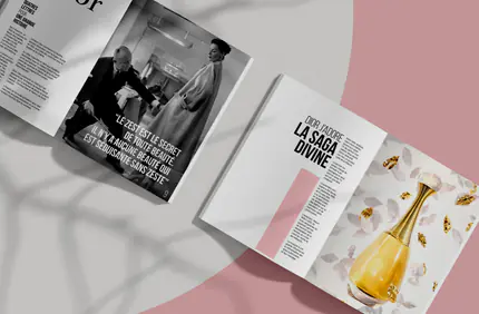 Deux doubles pages du brandbook, dont « Dior J’adore, la saga divine » et son flacon