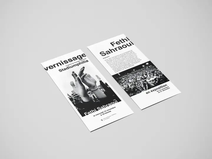 Le recto et le verso de l’invitation au vernissage de Fethi Sahraoui, Stadiumphilia